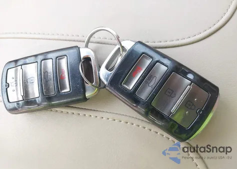 2017 Kia Cadenza Premium z USA, uszkodzony, nr VIN KNALC4J16H5080273